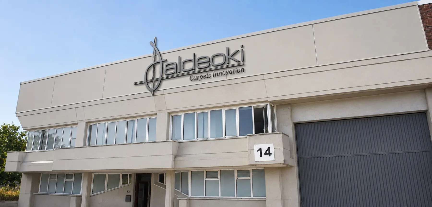 Fachada de la sede de Aldeoki en el polígono industrial de Egüés, Navarra